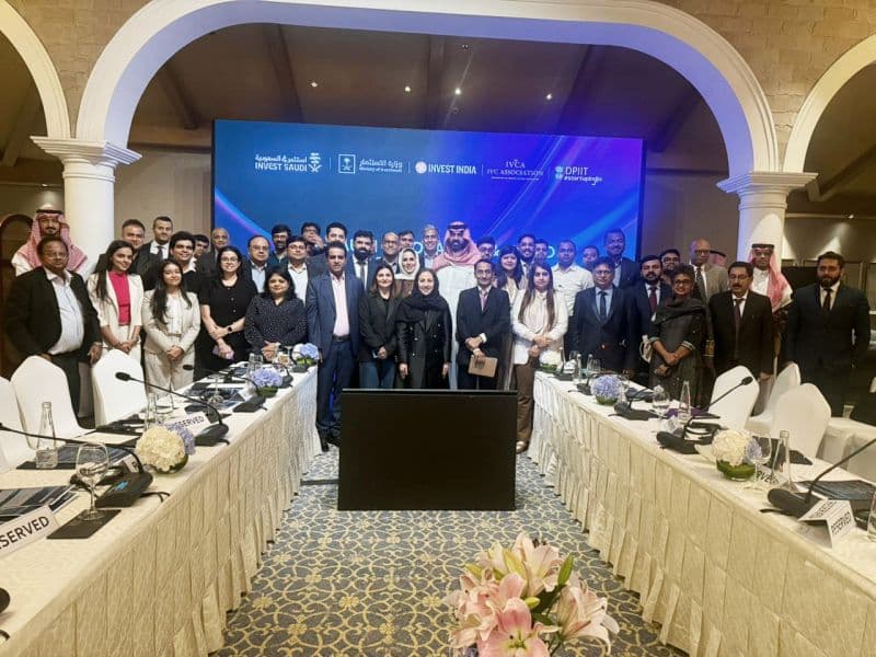 Group photograph of delegates at the India–Saudi roundtable