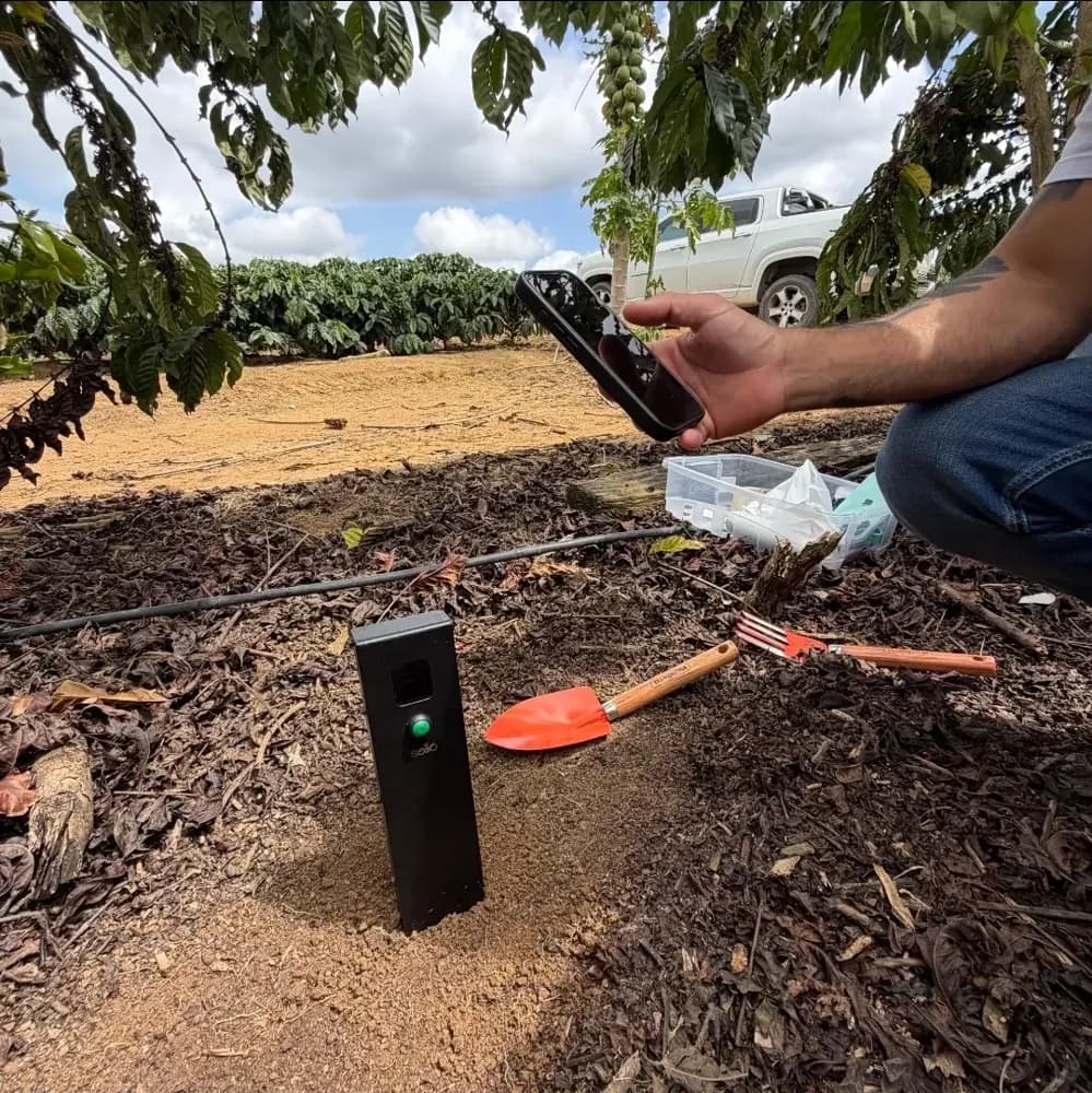 Soilo Essence testing soil on a coffee farm