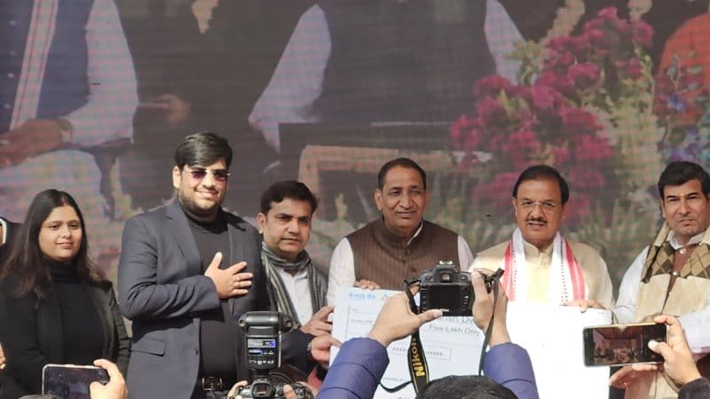 Group photograph during a recognition presentation supplied with Soilo’s Uttar Pradesh Day update